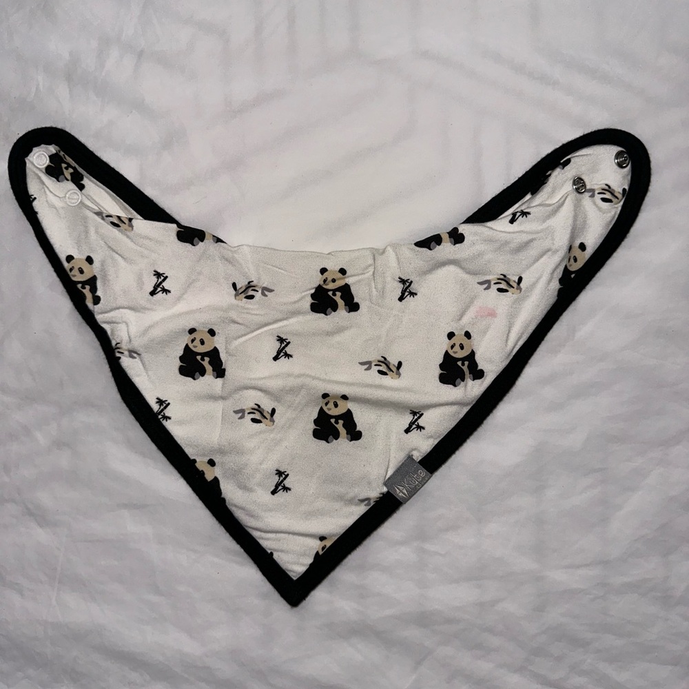 black & white zen bib